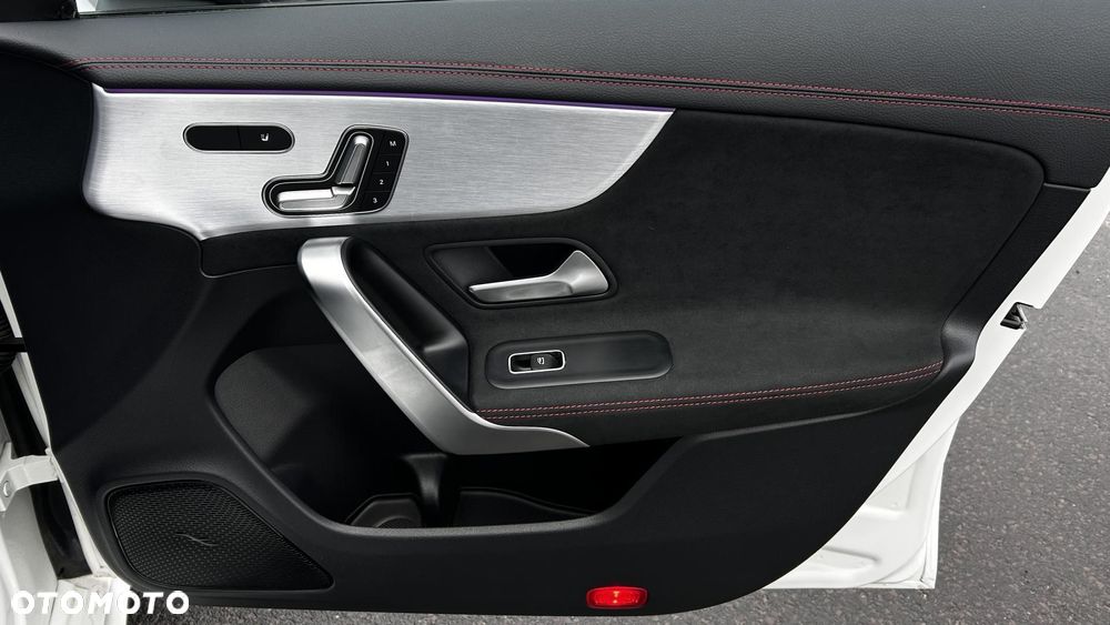 Mercedes-Benz CLA 220 4-Matic AMG Line 7G-DCT - 21