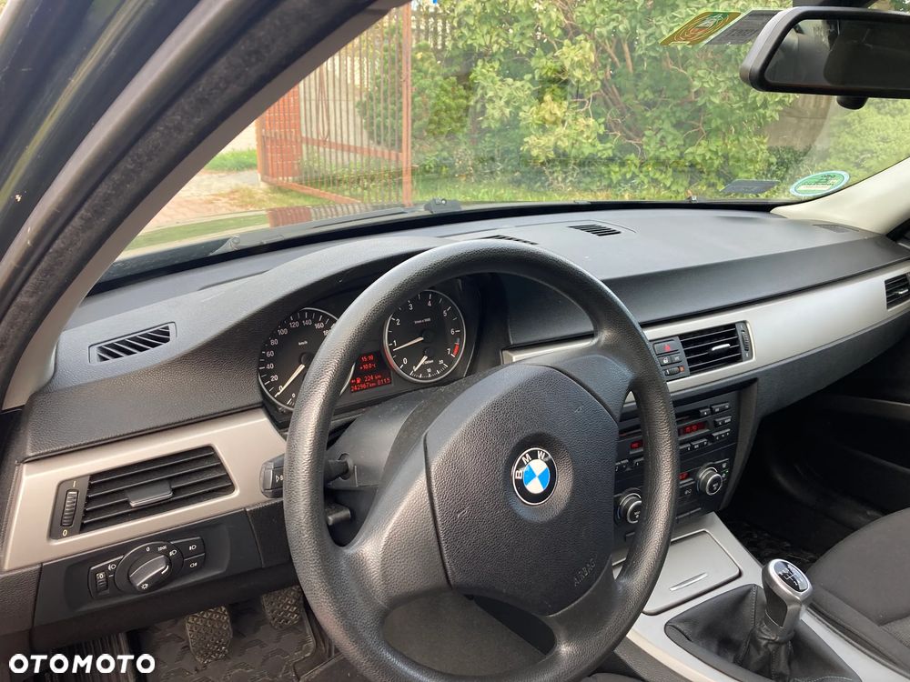 BMW Seria 3 318i - 11
