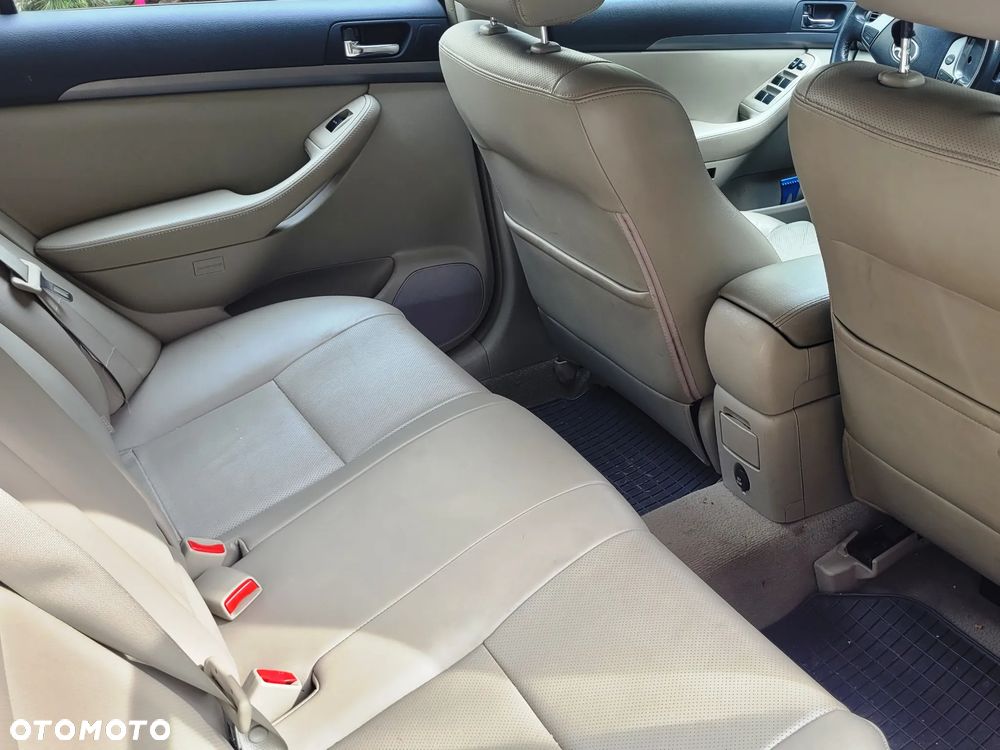 Toyota Avensis 2.2 D-4D X Premium - 7
