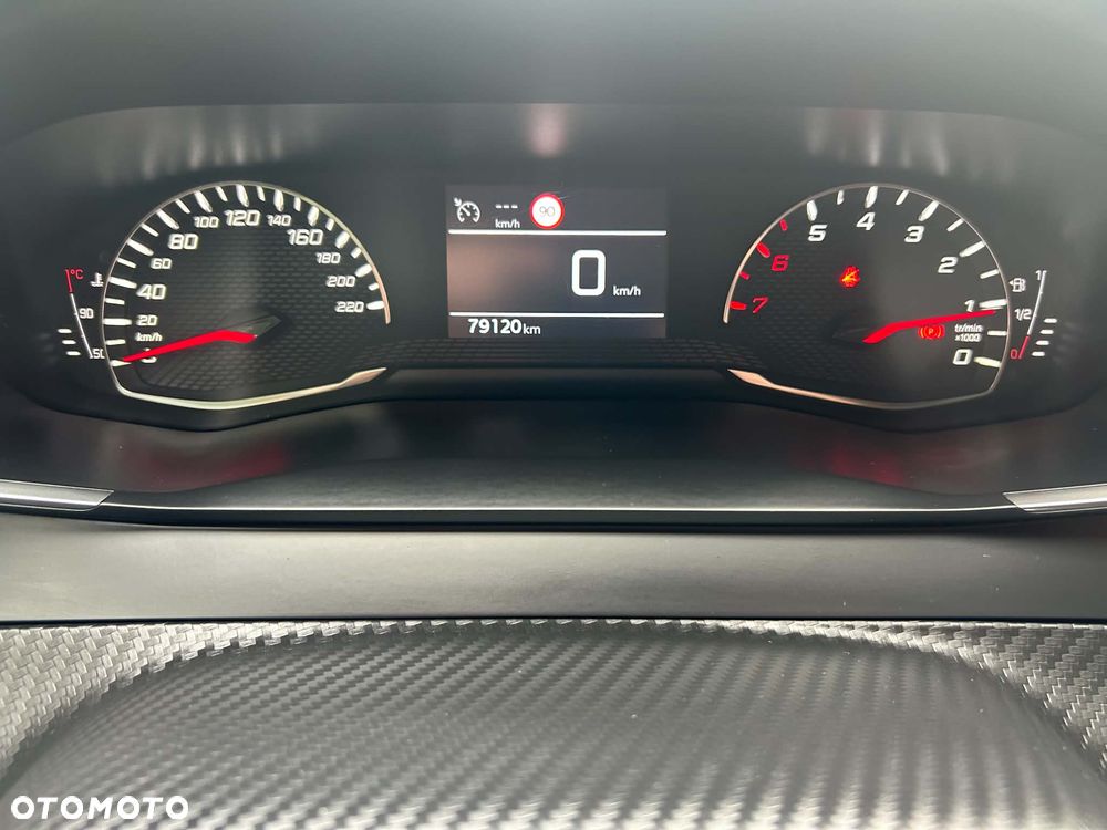 Peugeot 208 - 18