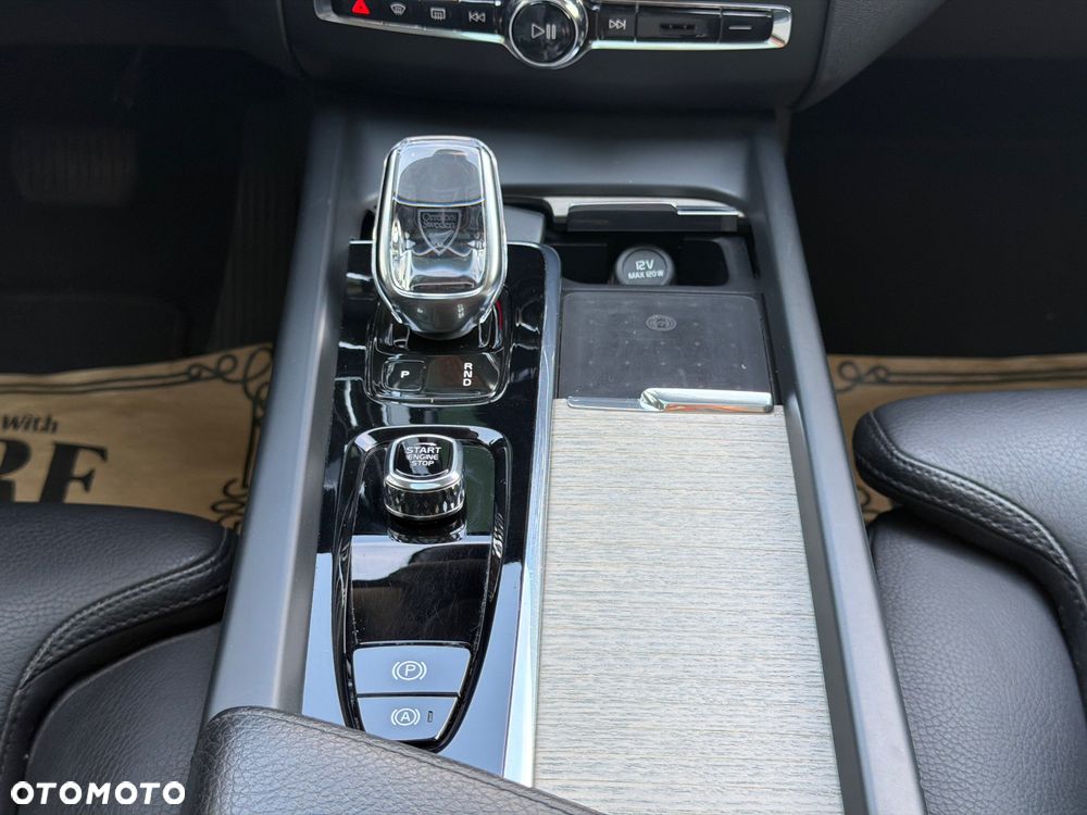 Volvo XC 60 T6 Plug-In Hybrid AWD Inscription - 10