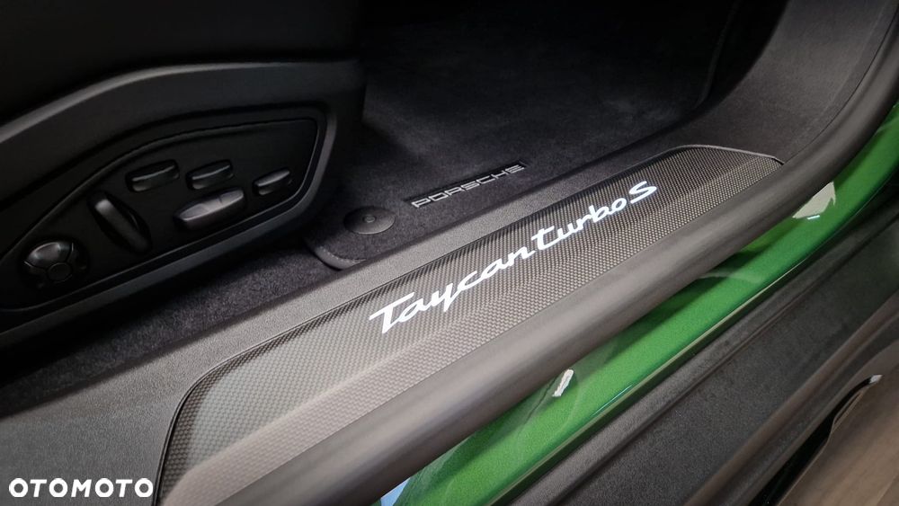 Porsche Taycan - 10