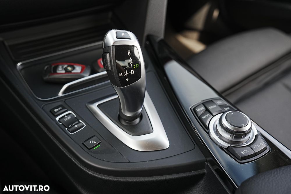 BMW Seria 3 320d Aut. Sport Line - 17