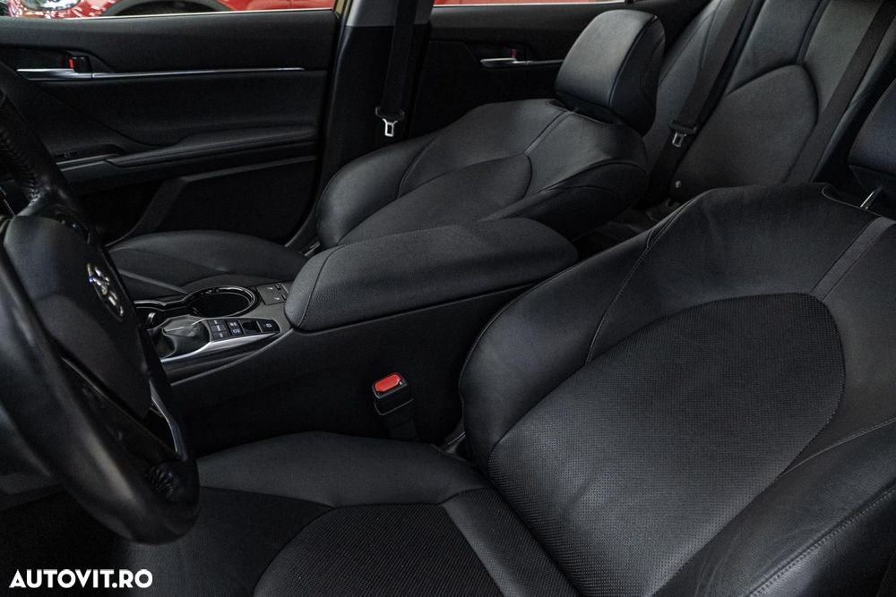 Toyota Camry Executive - 16