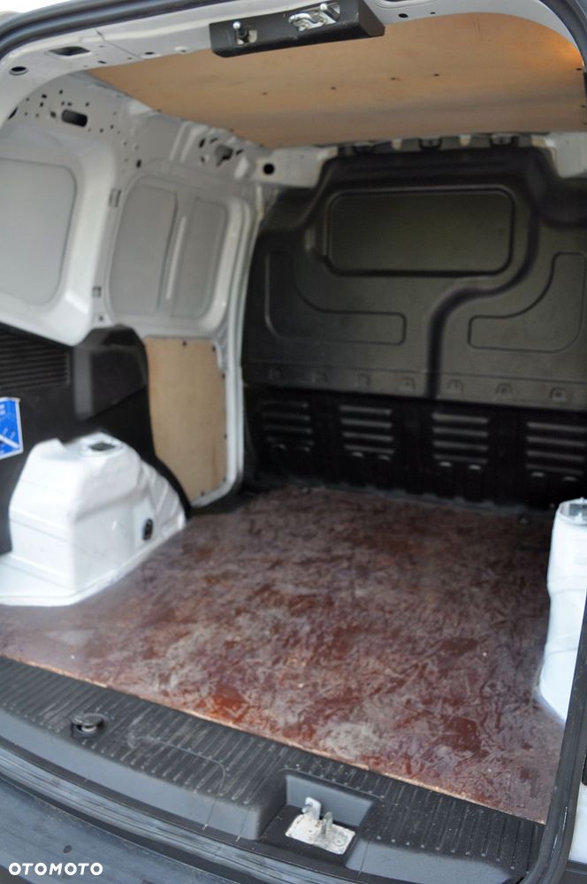 Ford Transit Courier - 19
