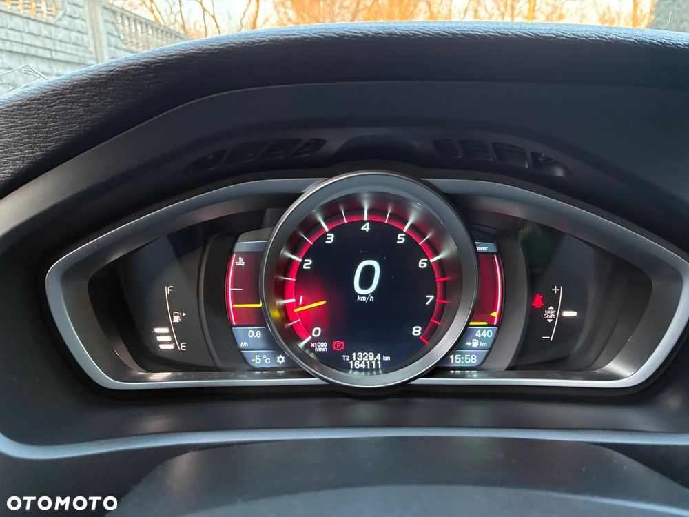 Volvo V40 T3 R-Design - 38
