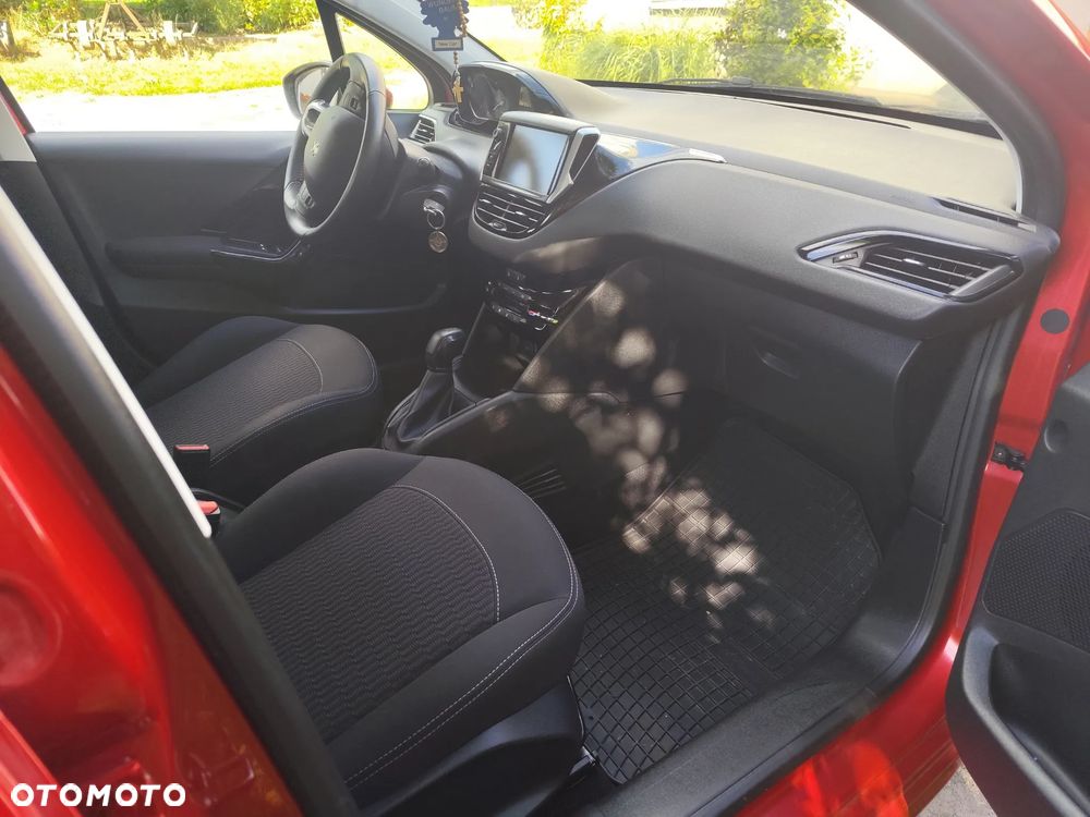 Peugeot 208 - 17