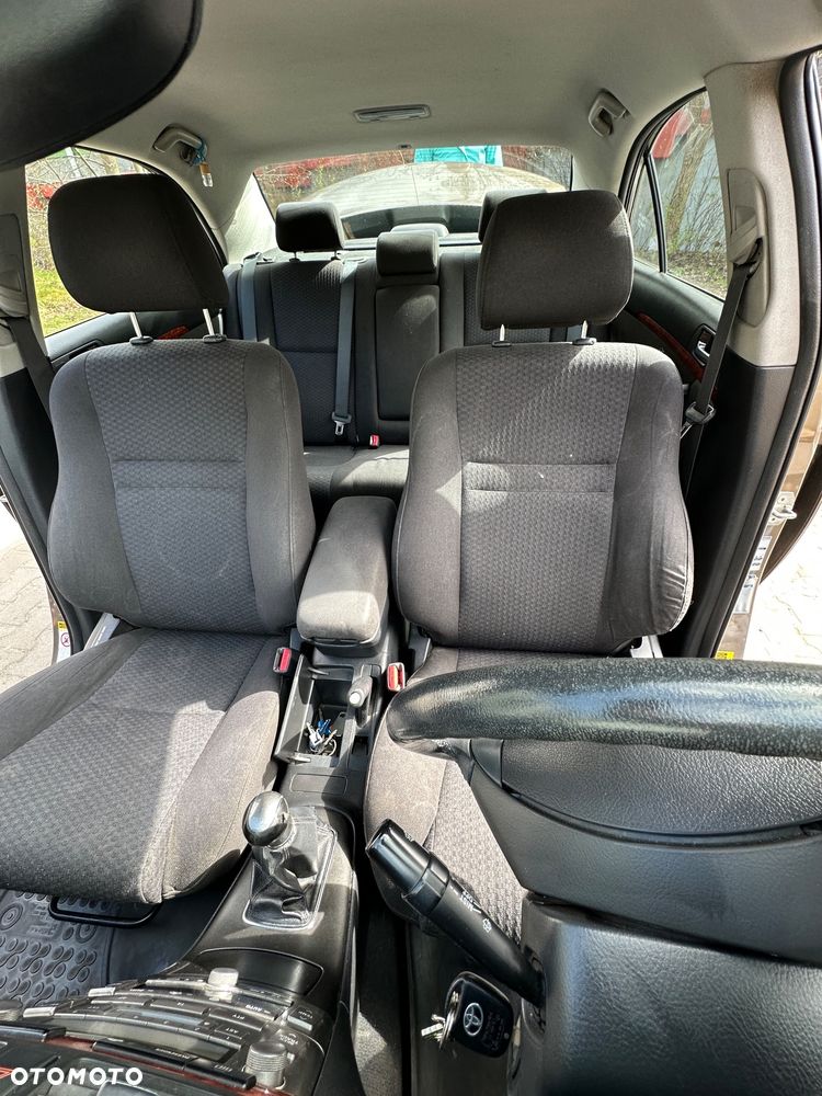 Toyota Avensis 2.0 VVT-i Sol - 30