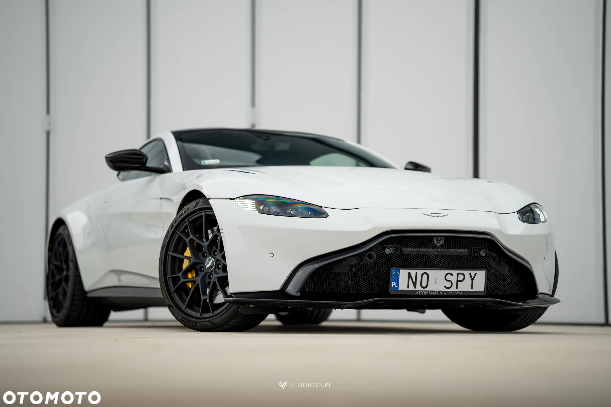 Aston Martin Vantage - 9