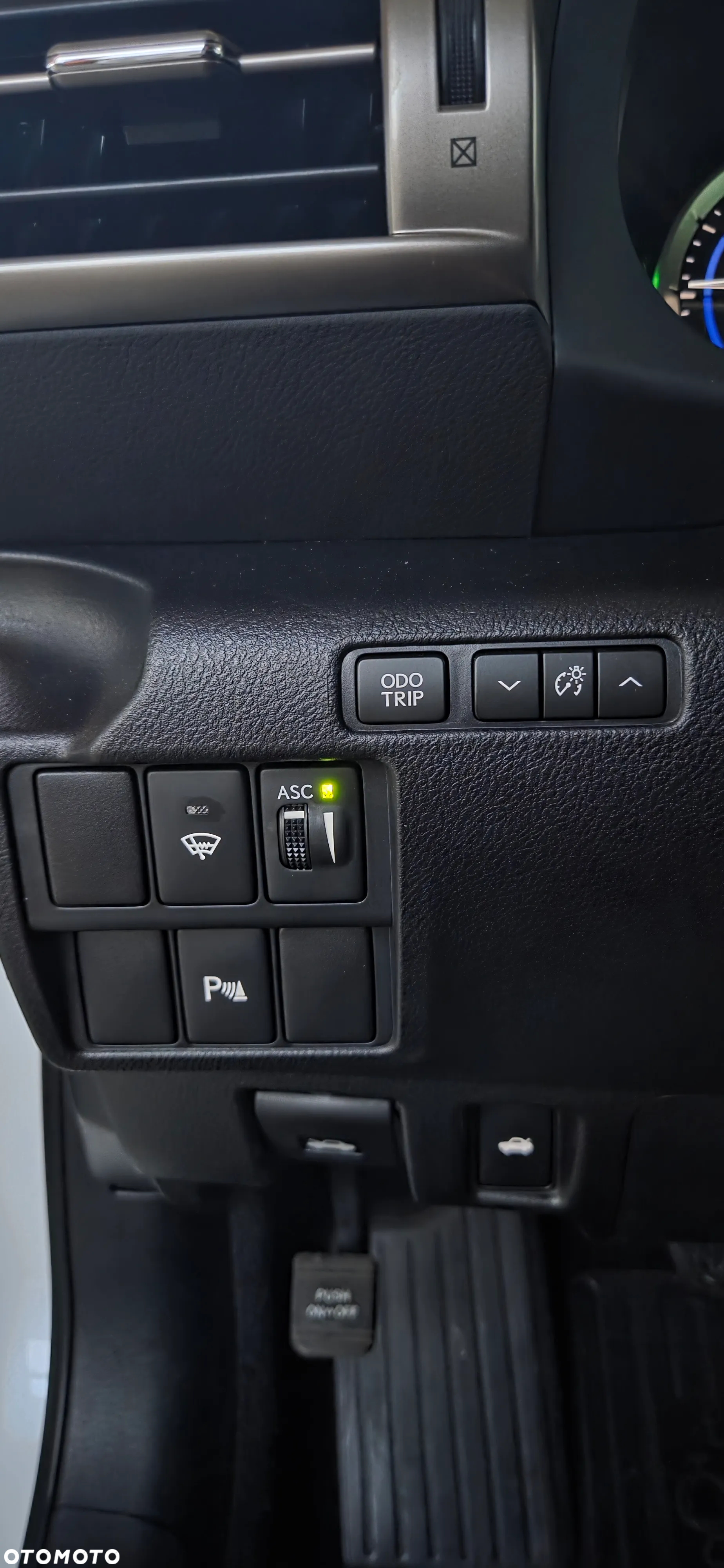 Lexus IS 300h Business Edition - 11