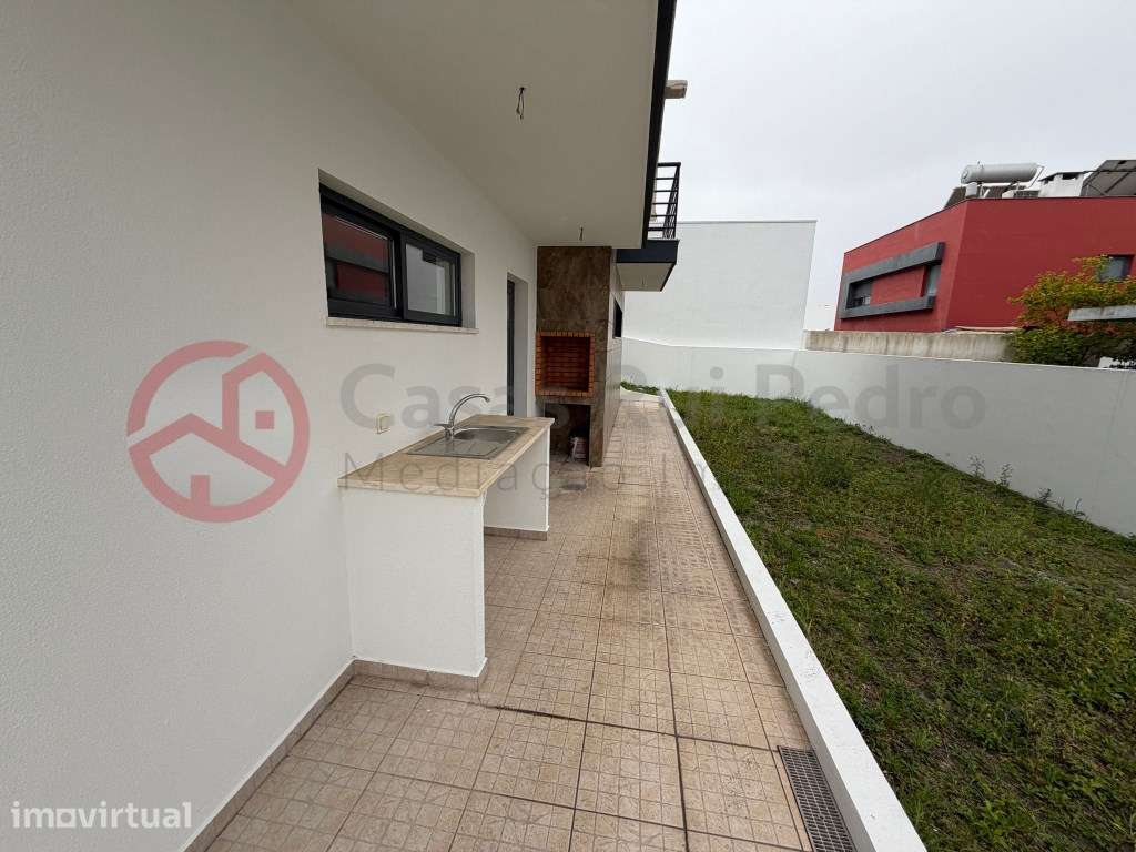 Moradia T5 remodelada no Feijó, Almada - Grande imagem: 3/55