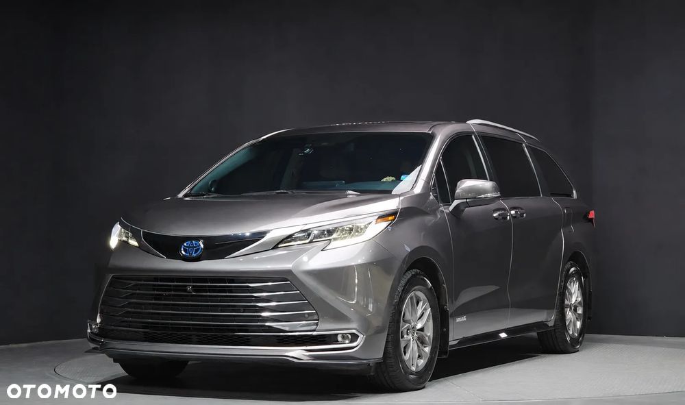 Toyota Sienna - 2