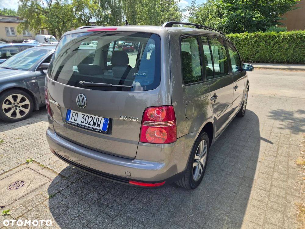 Volkswagen Touran 2.0 TDI DPF Trendline - 4