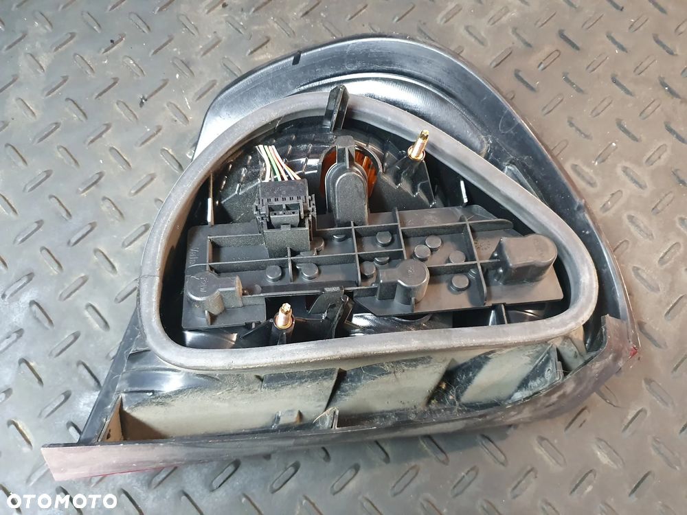 RENAULT THALIA I LAMPA PRAWY TYŁ PRAWA TYLNA WTYCZKA INSTALACJA POSIADAM 4 SZT - 2