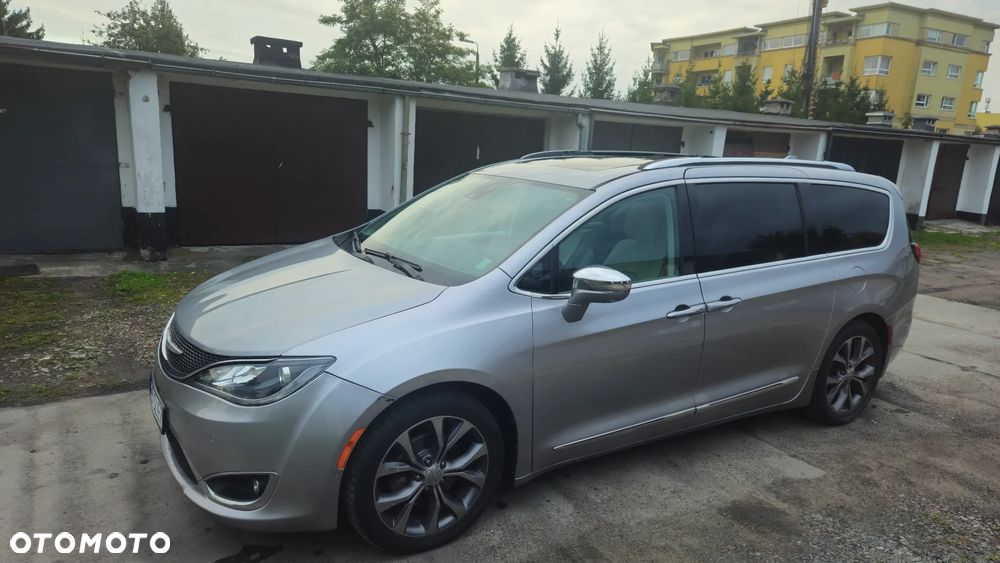 Chrysler Pacifica - 4