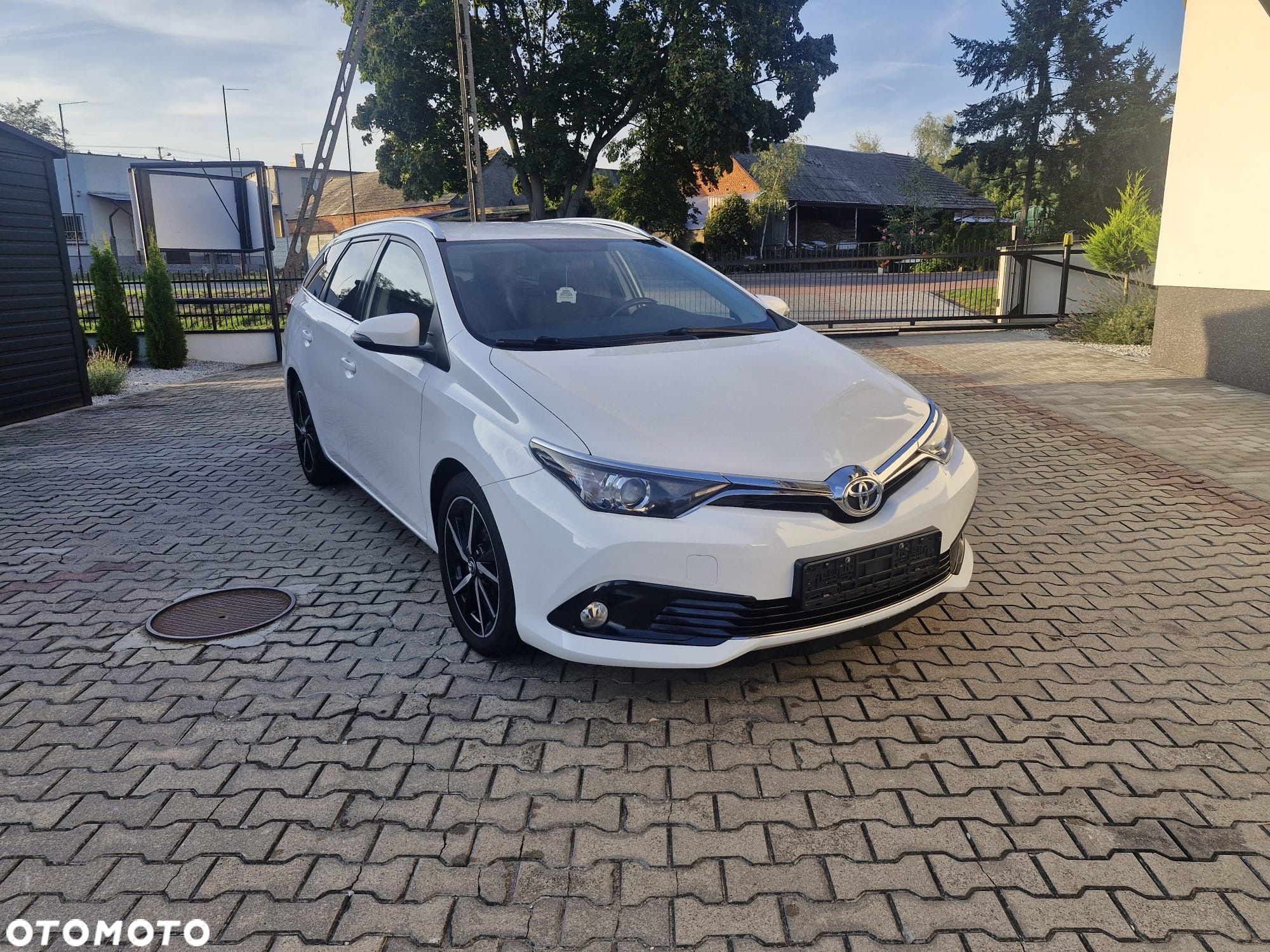 Toyota Auris - 1