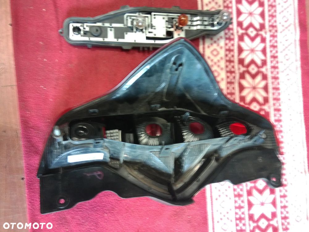 DACIA LODGY LAMPA PRAWA WKLAD ZAROWKI ORAZ INNE CZESCI PYTAC - 4