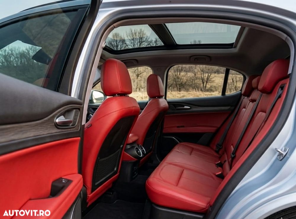 Alfa Romeo Stelvio 2.0 Turbo 16V AT8-Q4 Ti - 8