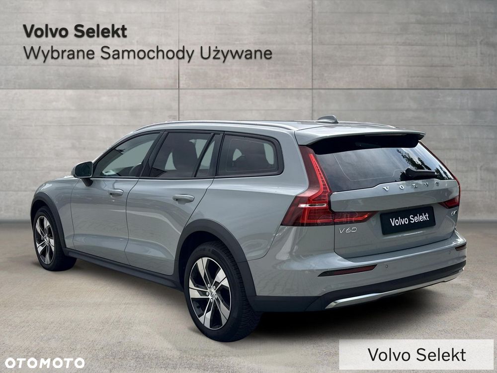 Volvo V60 Cross Country - 3