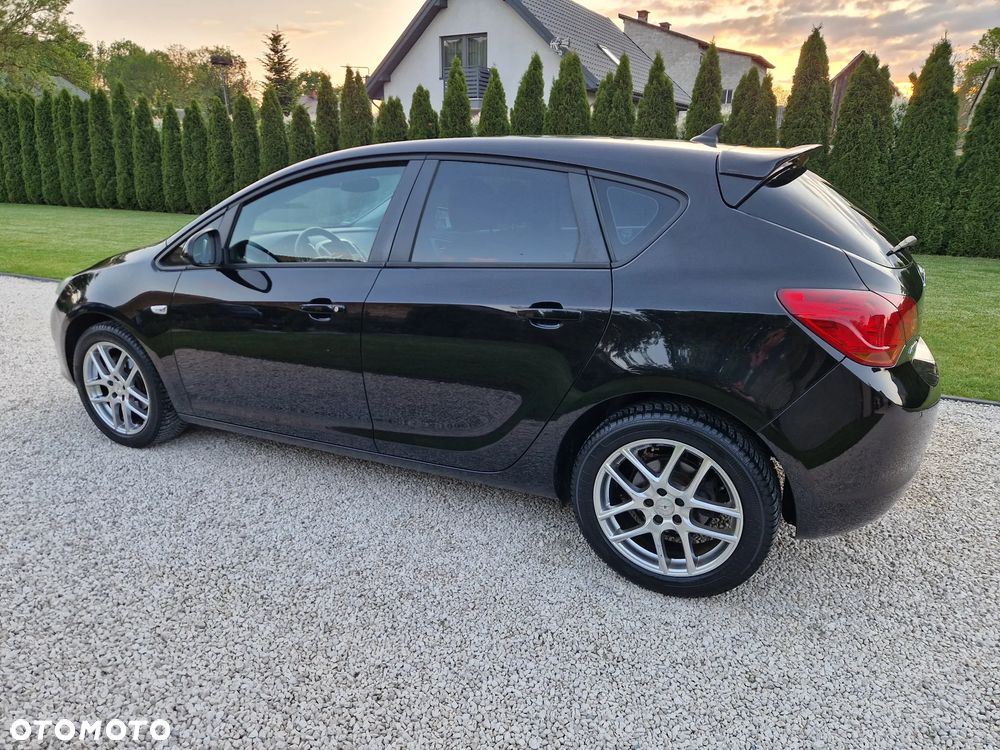 Opel Astra 1.6 NAVI - 22
