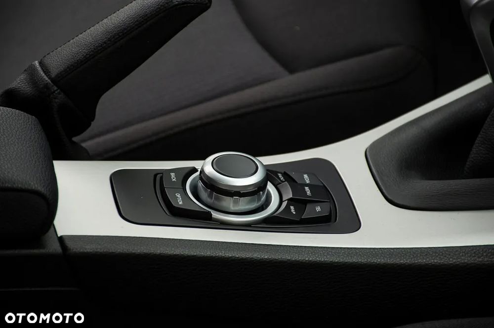 BMW Seria 3 318i - 14