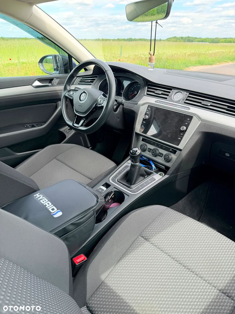 Volkswagen Passat - 26