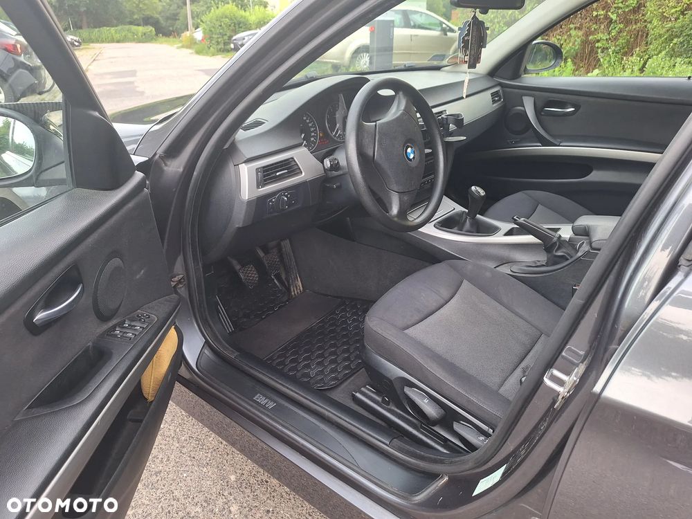 BMW Seria 3 318i - 7