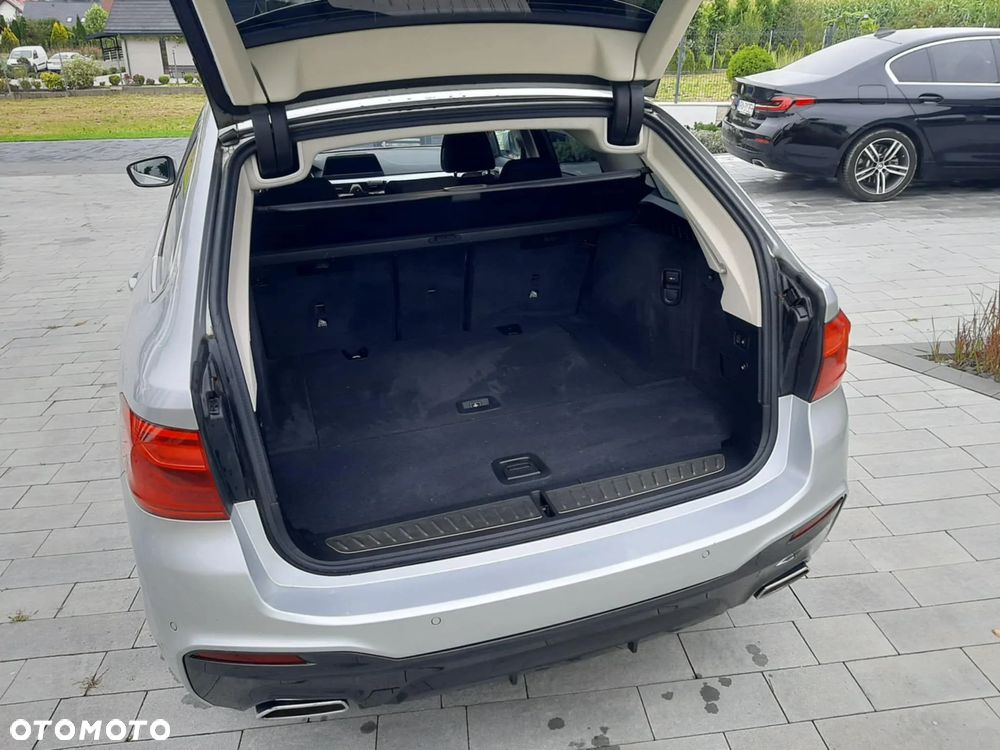 BMW Seria 5 520d Touring M Sport Edition - 10