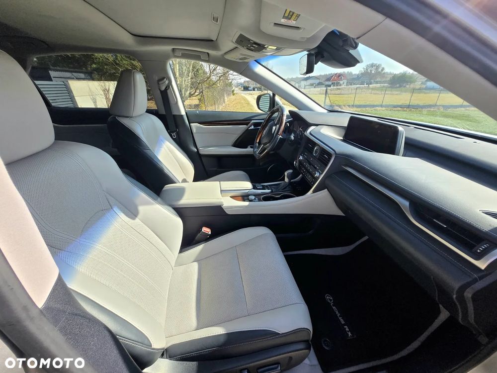 Lexus RX - 9