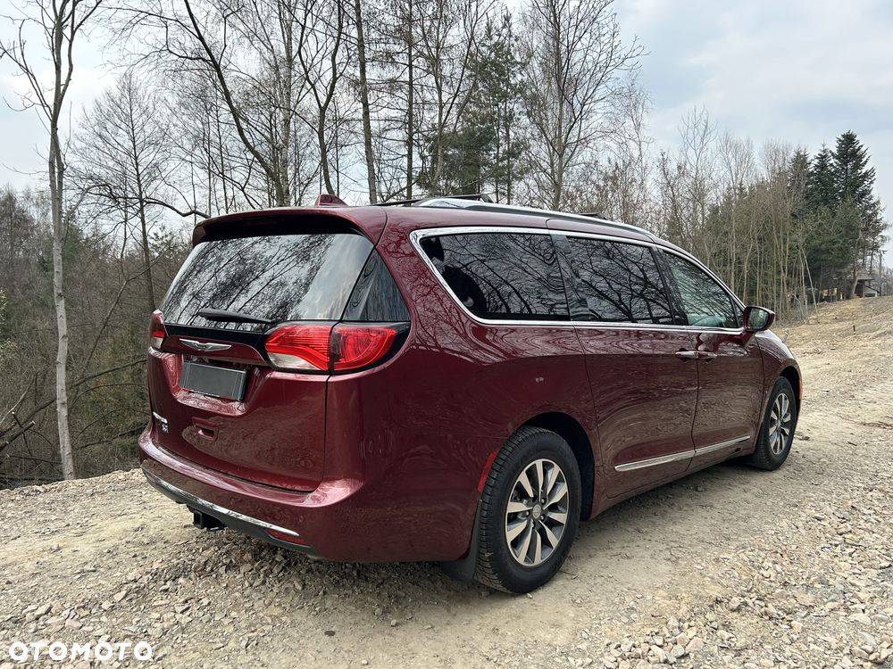 Chrysler Pacifica - 5