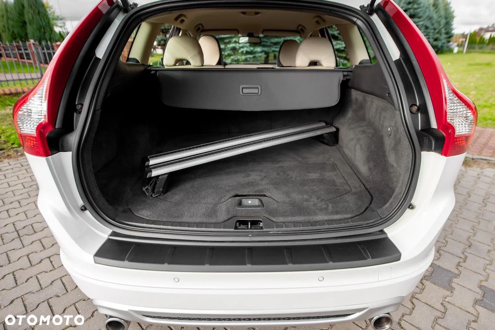 Volvo XC 60 D5 AWD Geartronic Momentum - 28