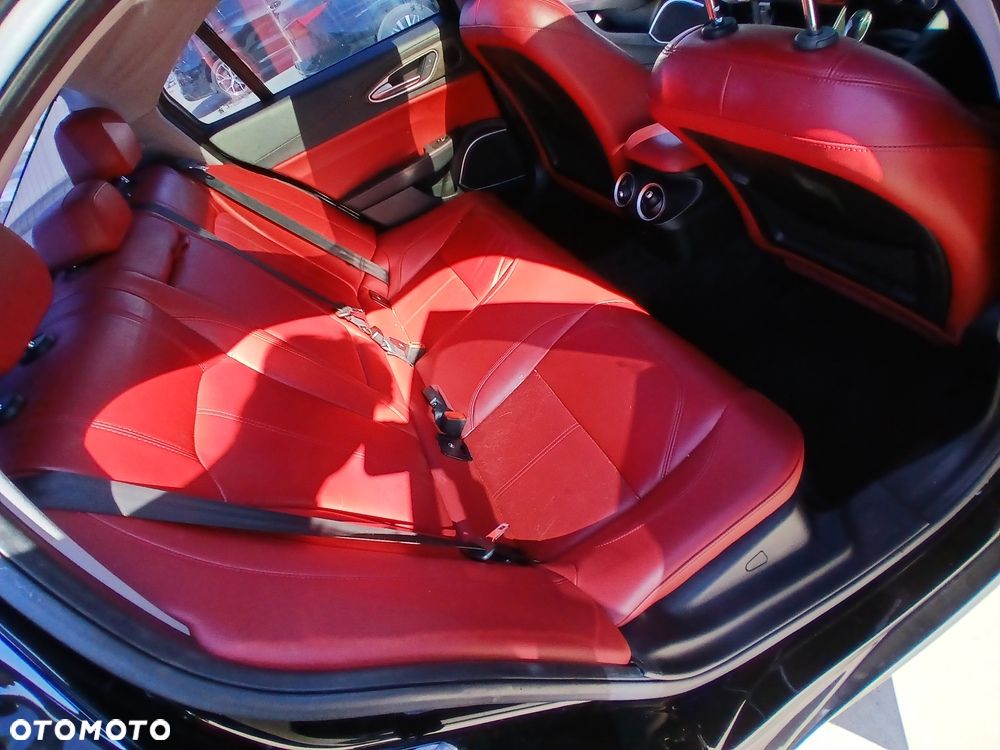 Alfa Romeo Giulia 2.0 Turbo 16V AT8 Veloce - 18