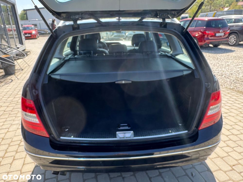 Mercedes-Benz Klasa C 220 CDI Avantgarde DPF Sport Edition + - 8