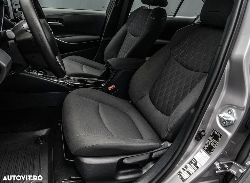Toyota Corolla Sedan 1.8 HSD Dynamic - 13