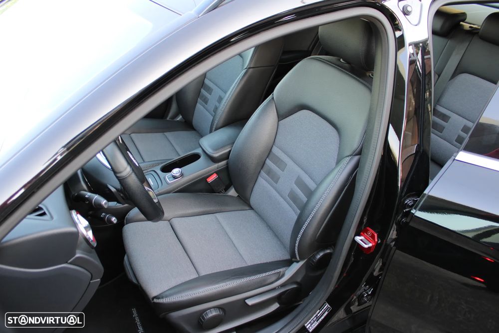 Mercedes-Benz GLA 180 d 7G-DCT Urban - 34