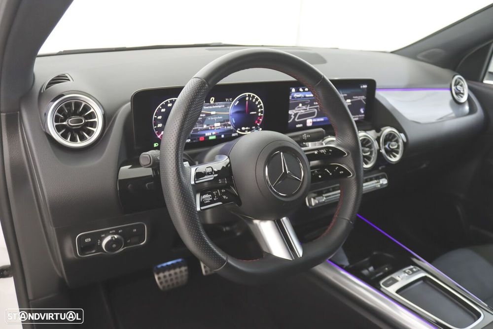 Mercedes-Benz A 250 e AMG Line - 4