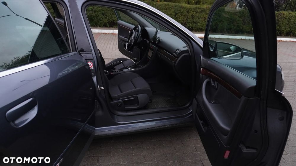 Audi A4 Limousine - 16