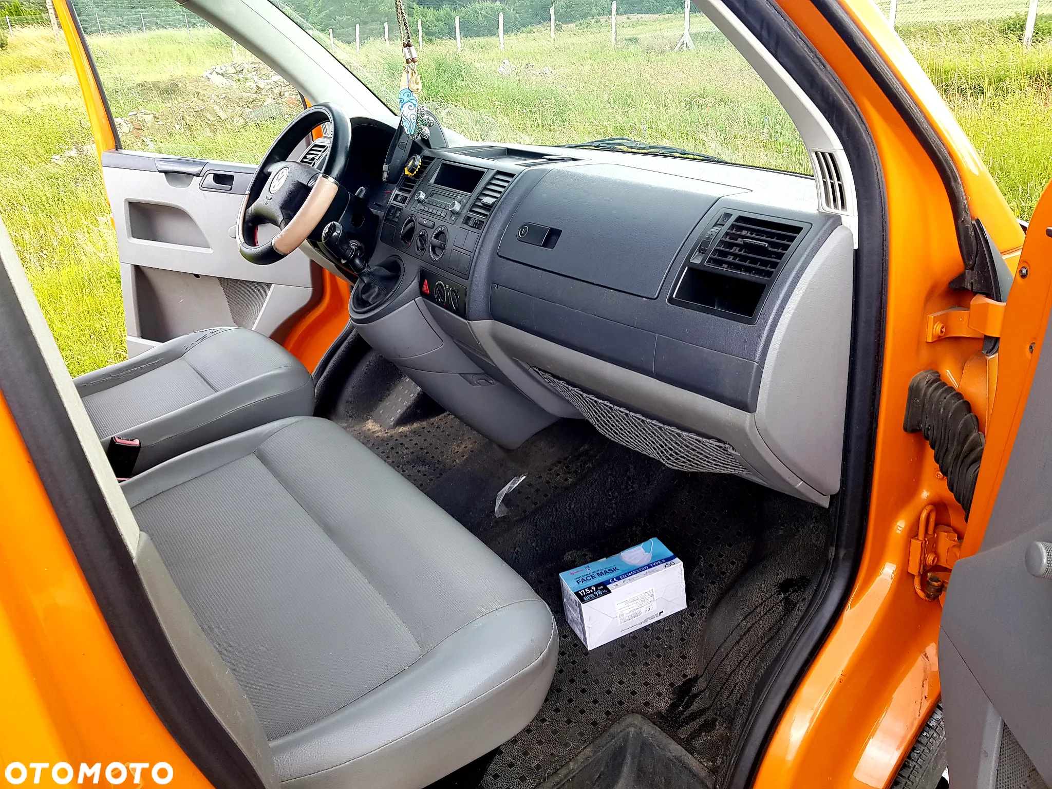 Volkswagen Caravelle - 12