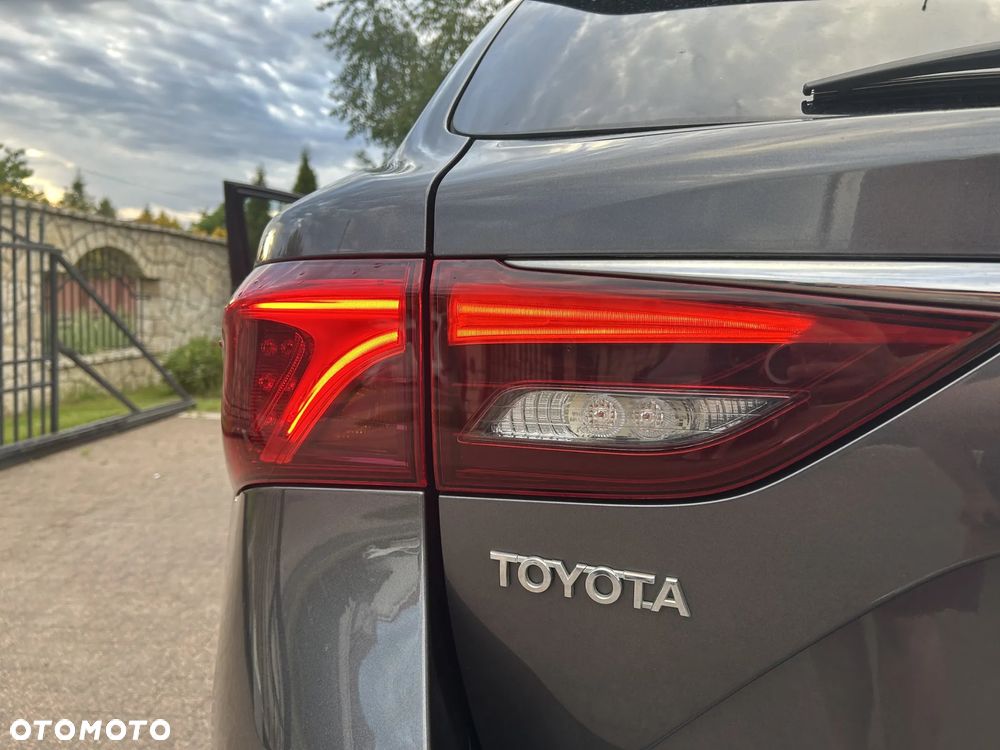 Toyota Avensis - 35