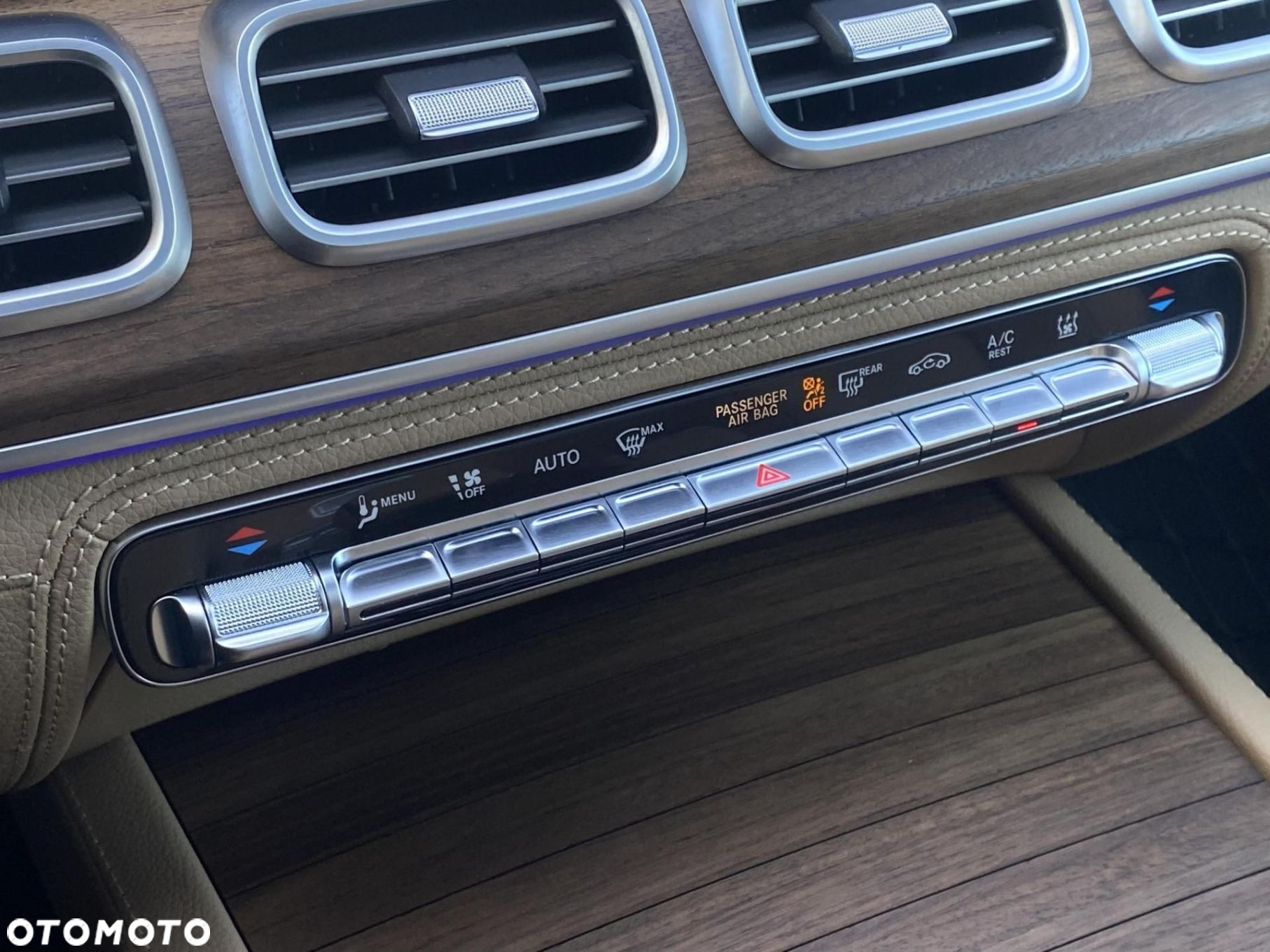 Mercedes-Benz GLS - 16