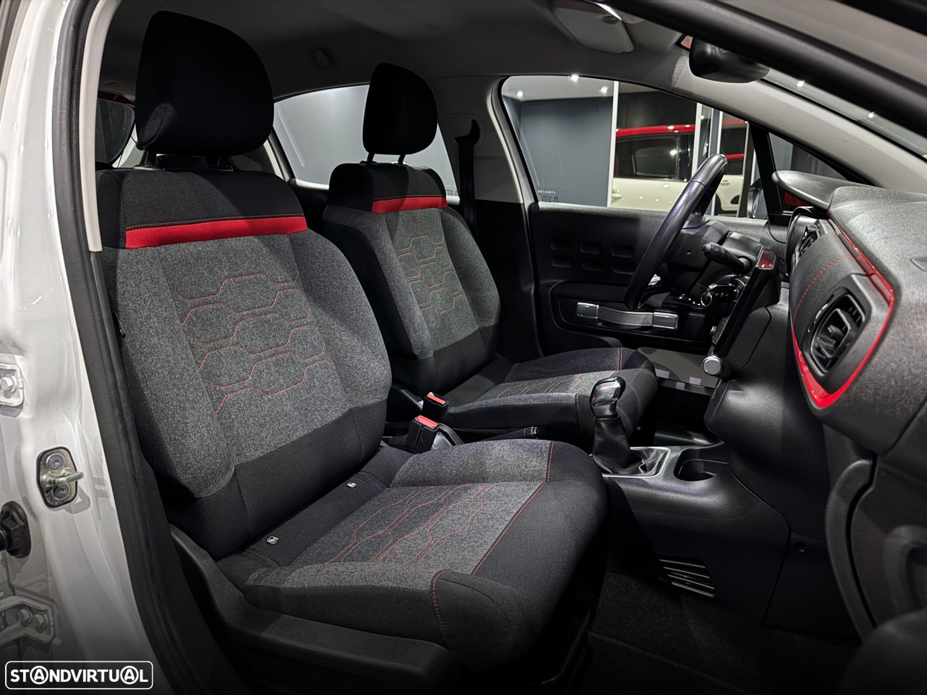 Citroën C3 1.2 PureTech Shine - 28