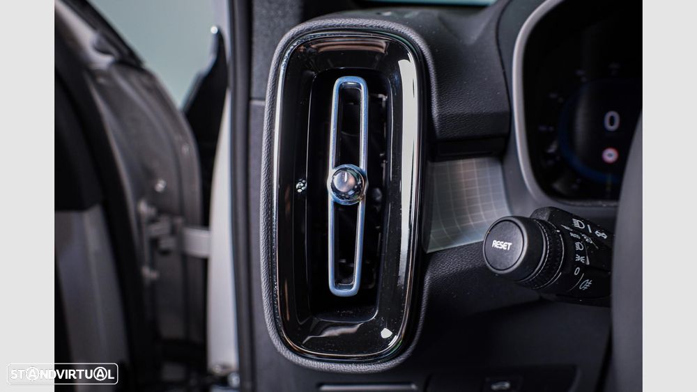 Volvo XC 40 2.0 B3 Plus Dark - 11