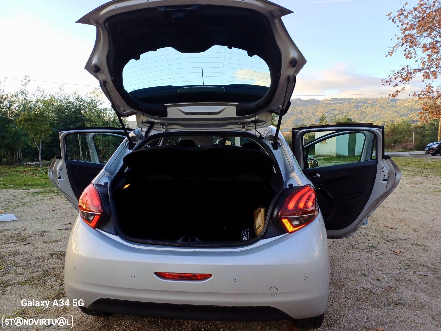 Peugeot 208 1.6 BlueHDi Style - 11