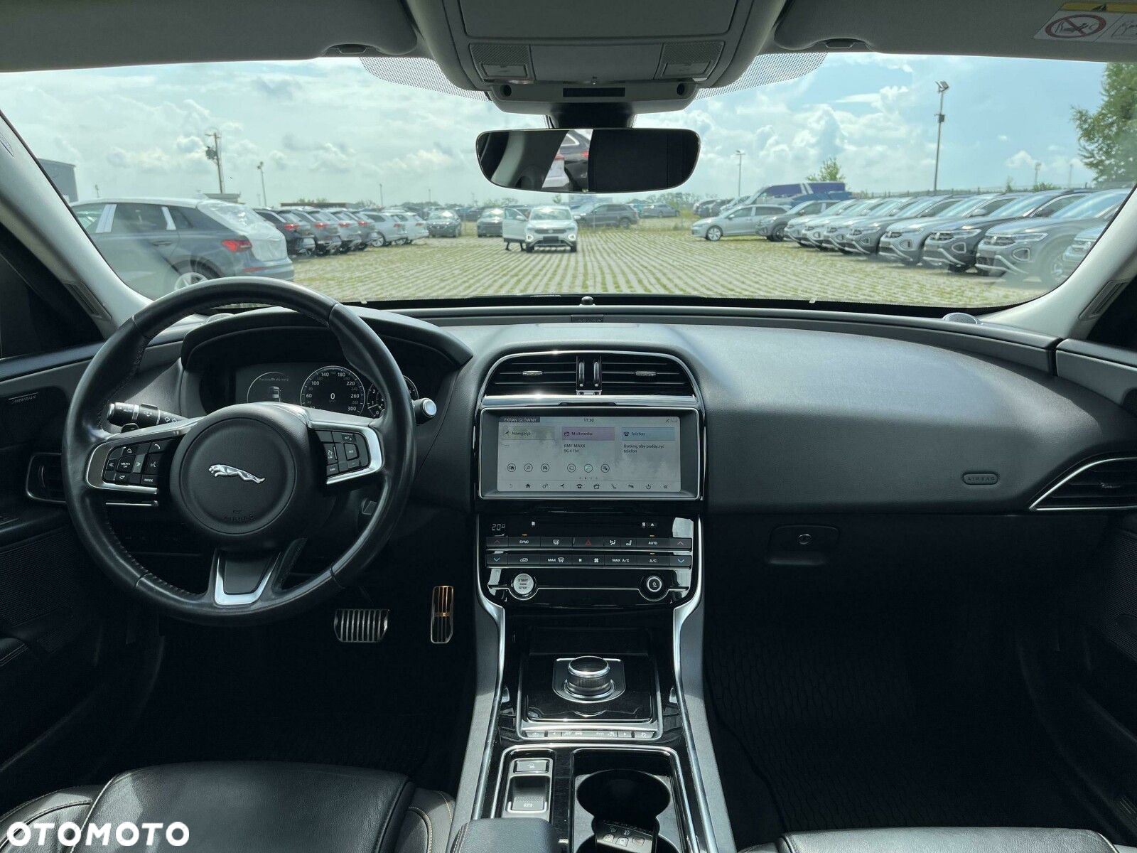 Jaguar XE 2.0 T Portfolio - 10