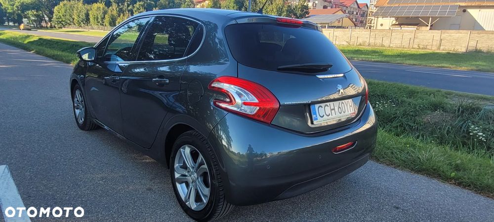 Peugeot 208 - 12