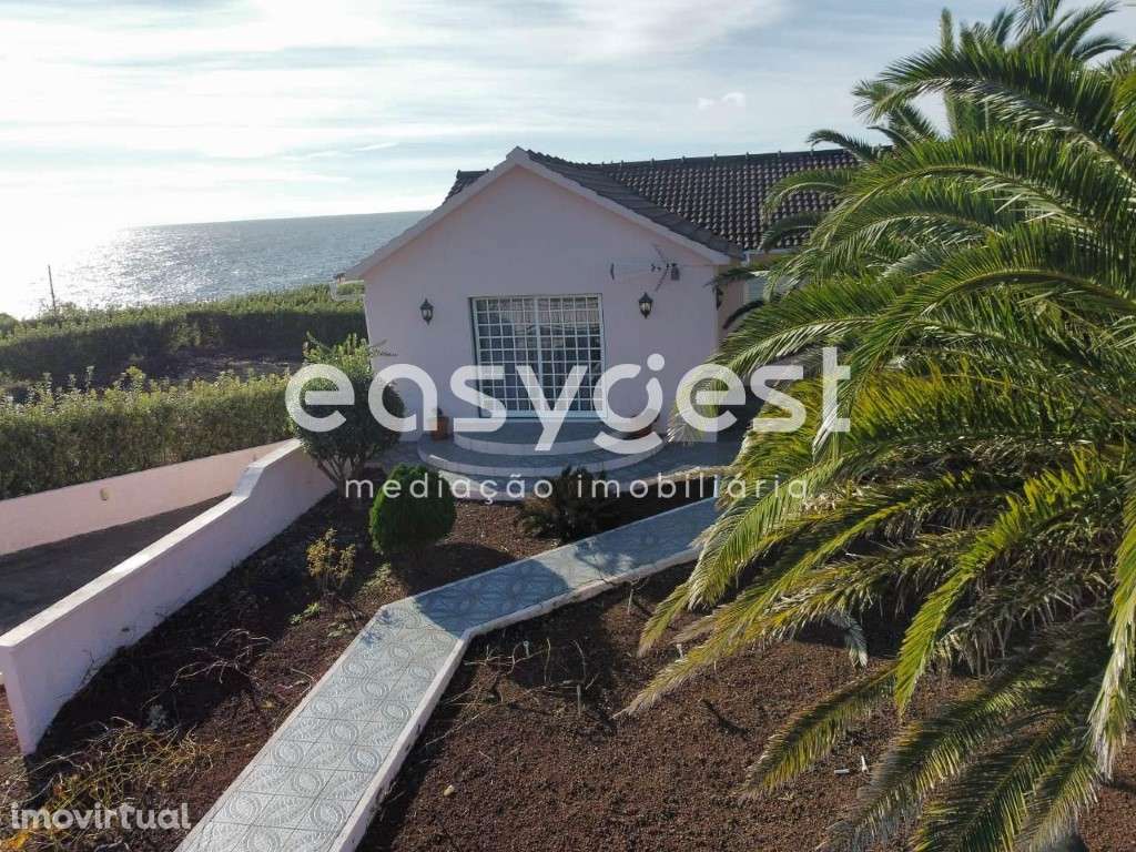 Casa junto ao mar, inserida em terreno de vinha na ilha do Pico - Grande imagem: 2/15