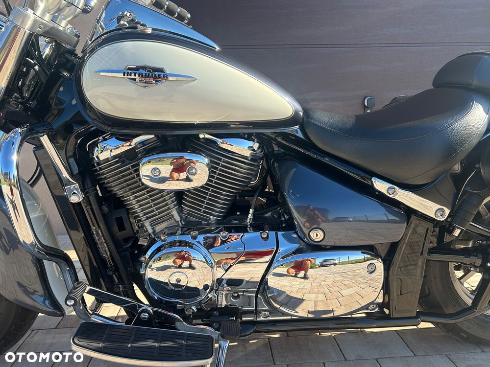 Suzuki Intruder - 8
