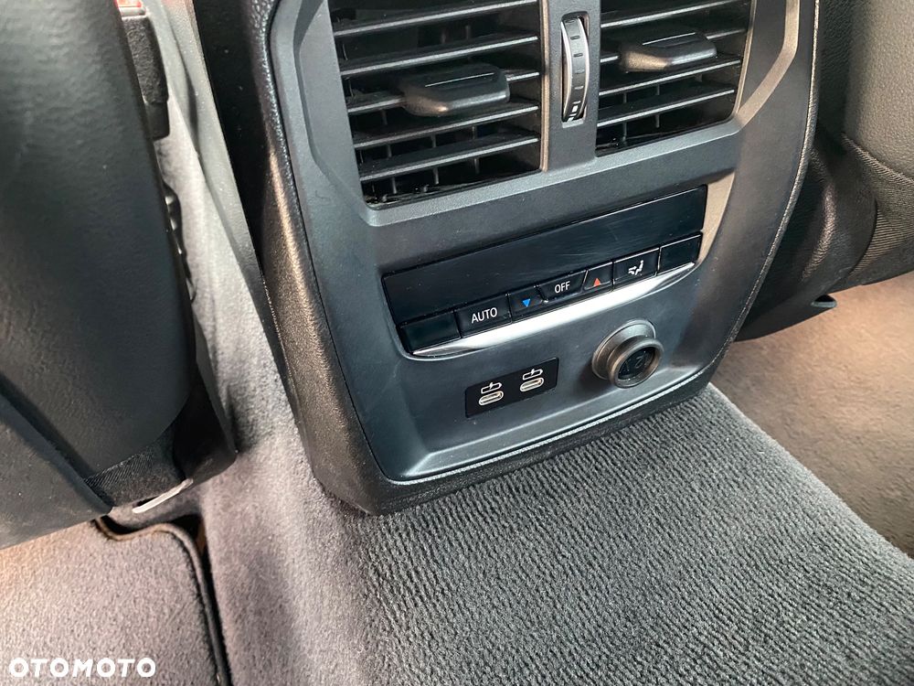 BMW Seria 3 320d Sport Line - 9