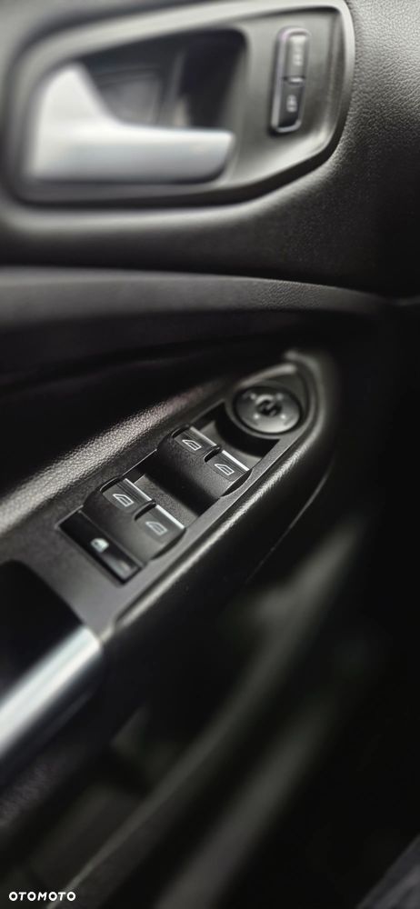 Ford Kuga 2.0 TDCi 2x4 Titanium - 24