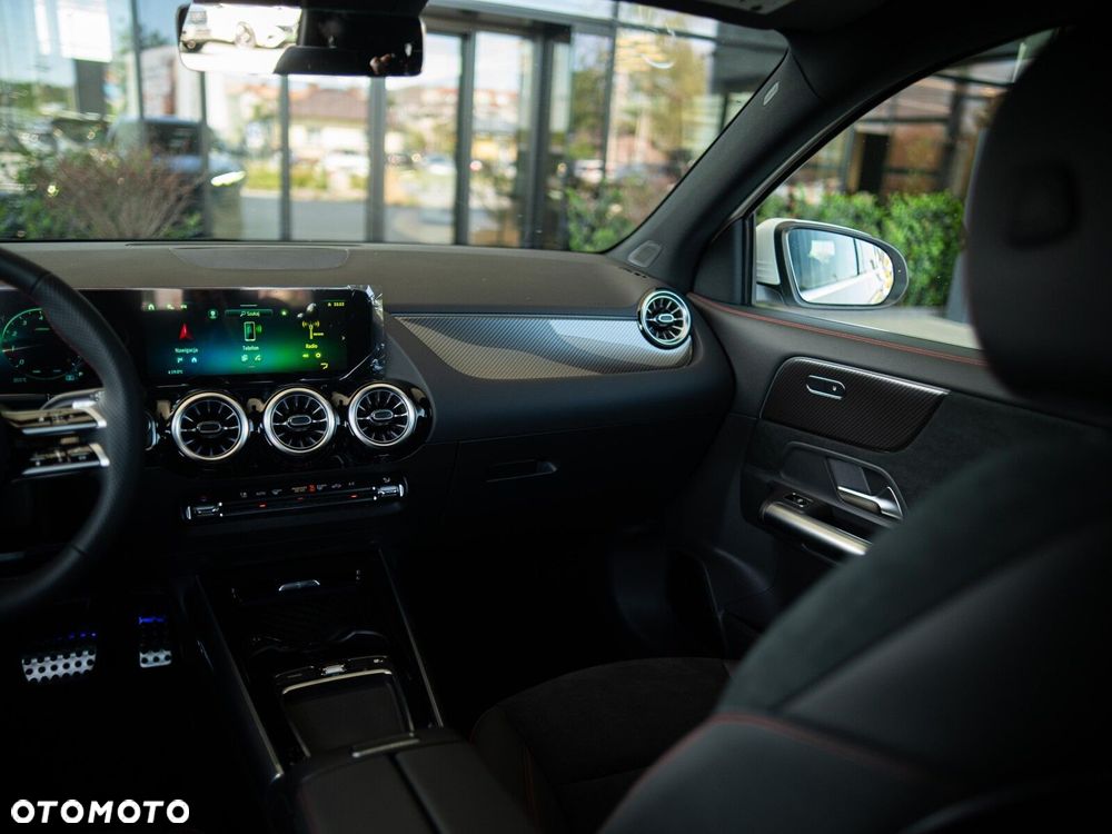 Mercedes-Benz GLA - 18